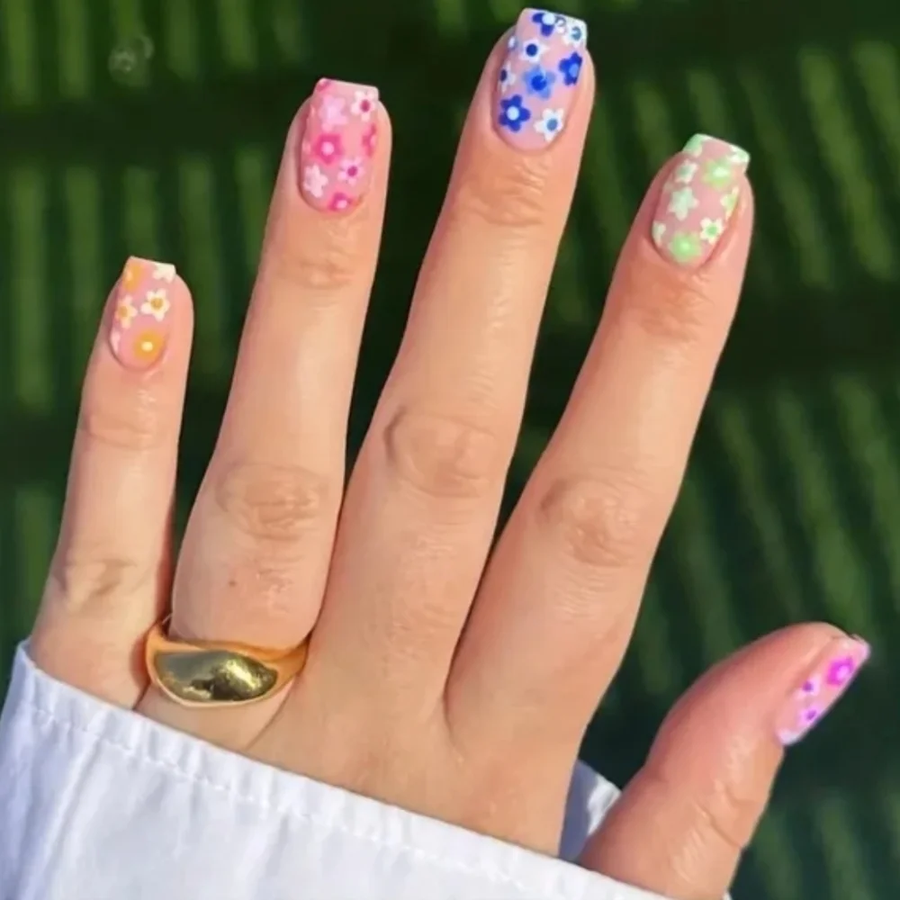 24 Pieces Fake press on nails
